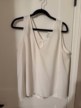 Nordstrom White V-Neck Sleeveless Camisole